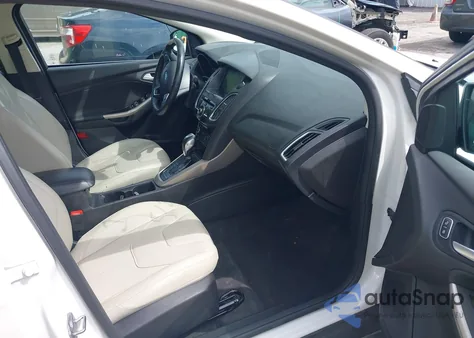 2018 Ford Focus Titanium из США, поврежденный, VIN 1FADP3J22JL314771